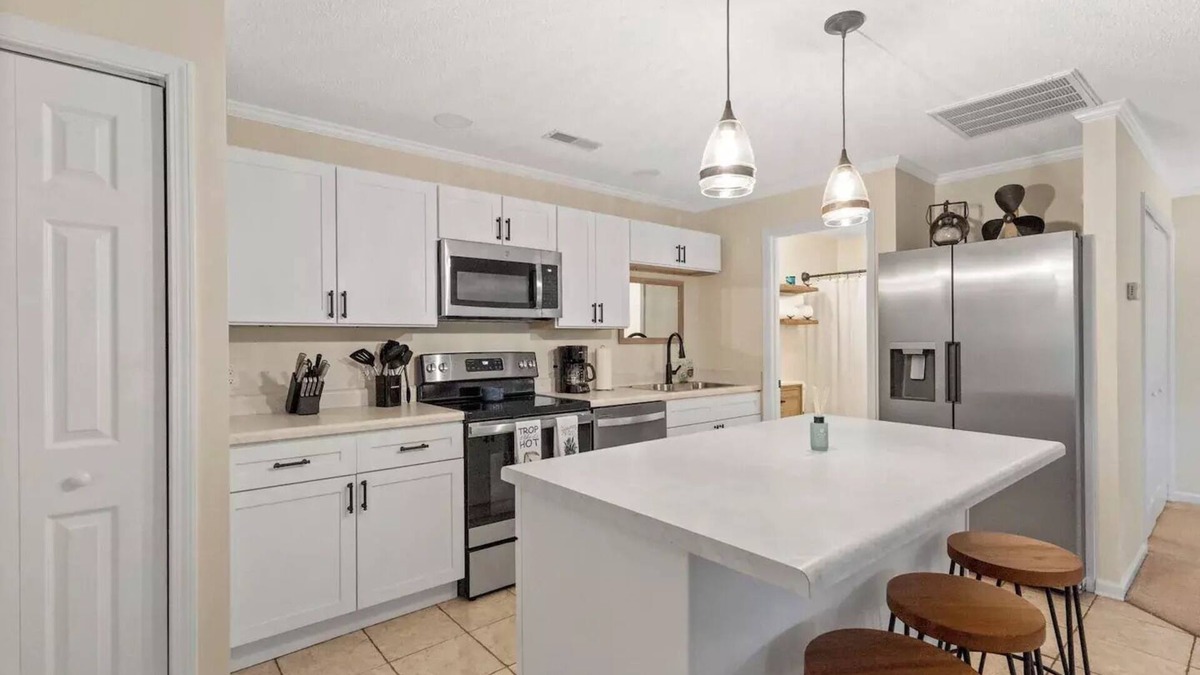 Piney Flats House | Charming Lakeside Cottagen