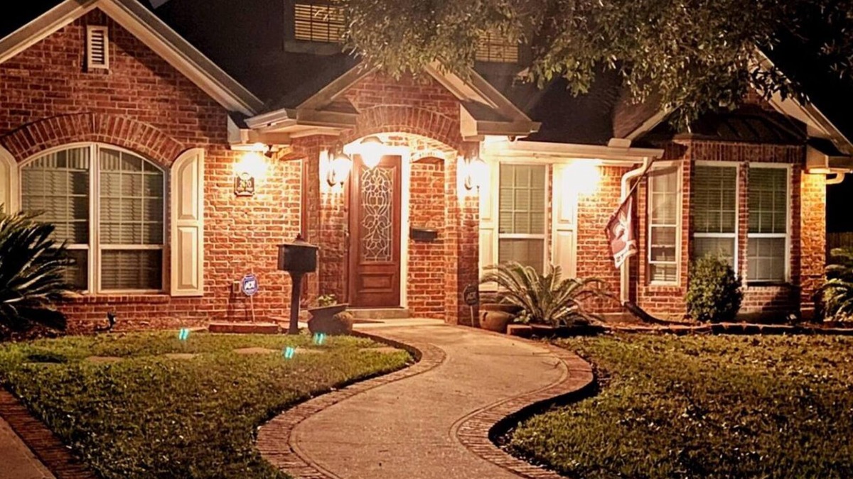 Algiers House | Charming large 4-bedroom house with movie room in vibrant New Orleans!n
