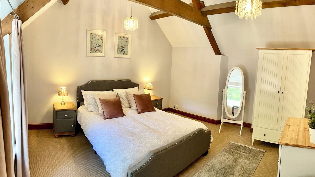 Abergavenny Cottage | Charming Large Detached Cottage in the Brecon Beacons Park