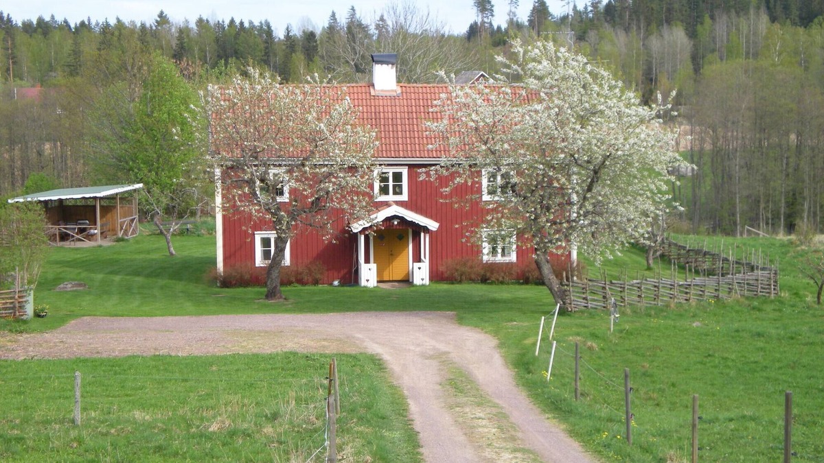 Granna House | Charming, large holiday home 10 minutes from beautiful Lake Vättern and Grenna