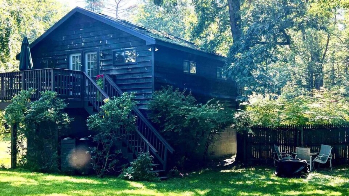 Woodstock Apartment | CHARMING LARGE STUDIO WITH POOL AND MOUNTAIN VIEWS ON 10 ACRES. Close to town