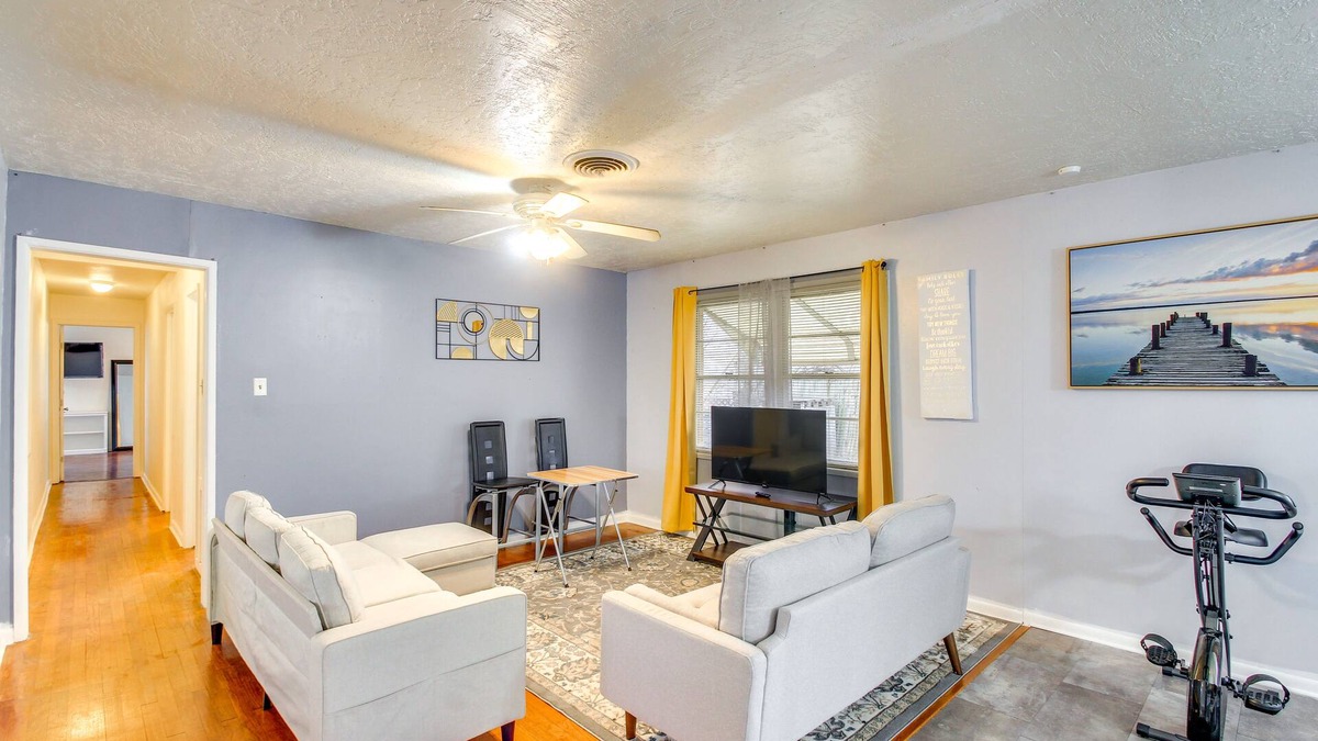 Lawton House | Charming Lawton Escape w/Patio + Grills!