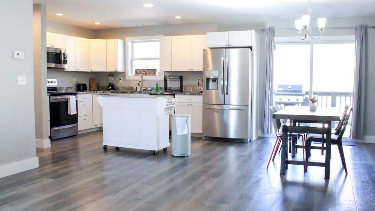 Leicester House | Charming Leicester 3BR Bungalow + Firepit