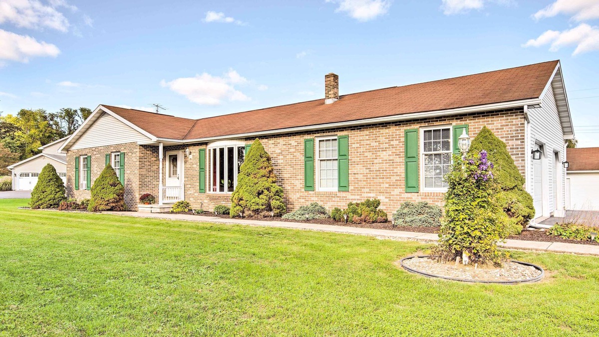 Lewisburg House | Charming Lewisburg Home w/Hot Tub & Games!