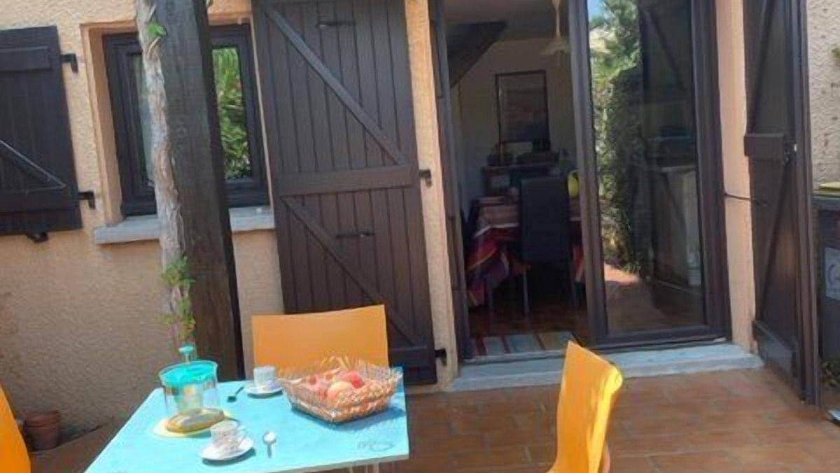 Les Arenes Apartment | Charming little house with lovely outdoor