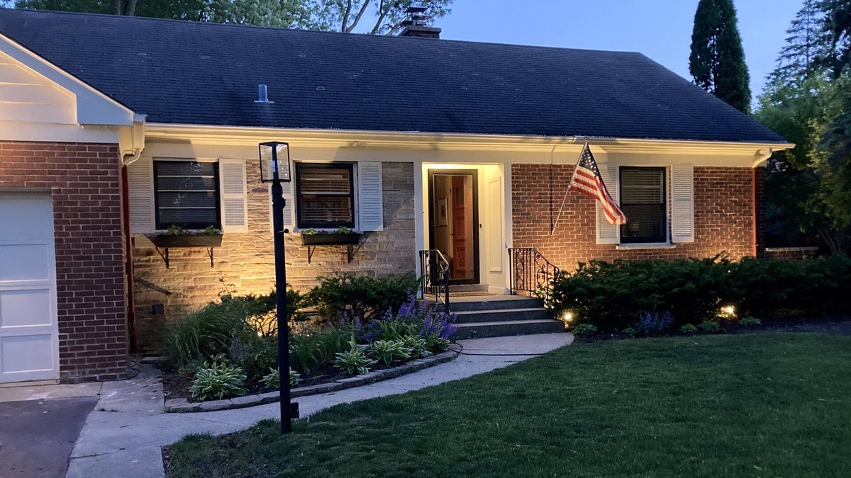 Wilmette House | Charming, light-filled 5br Wilmette home
