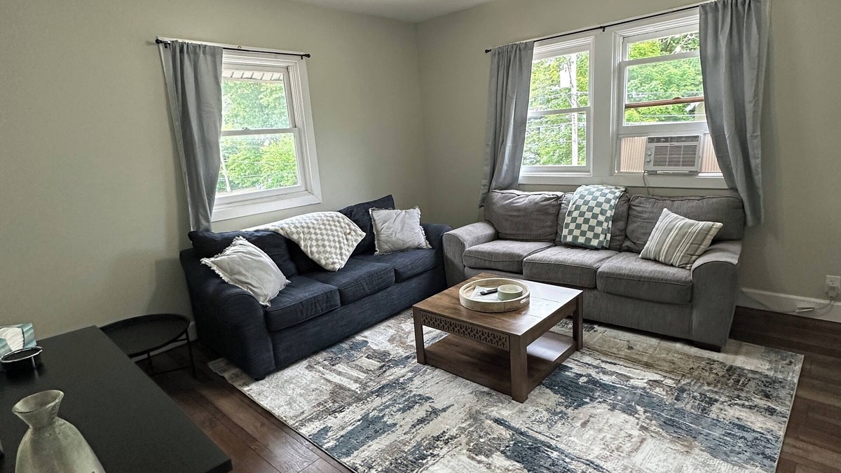 Cortland Apartment | Charming Lincoln 4BR Apt