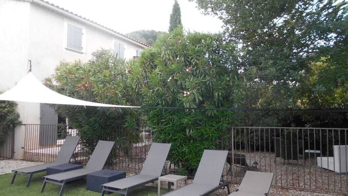 Pont-Saint-Esprit House | Charming little Provencal country house with garden and private pool