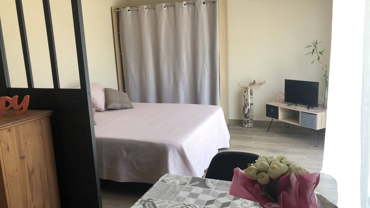Corte House | charming little air-conditioned villa with large garden and parking.