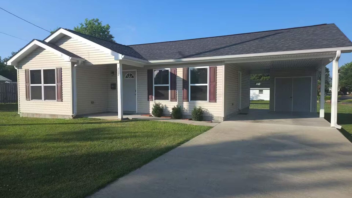 Mena House | Charming little home located in the heart of Mena.