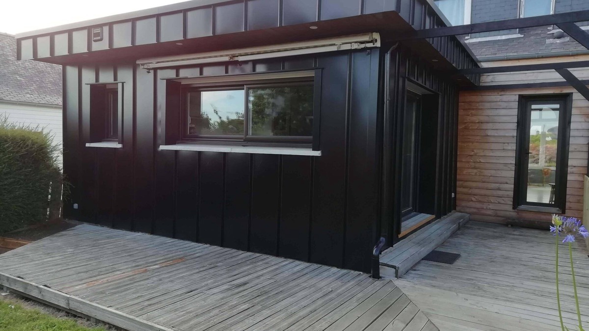 Locquirec House | Charming little house less than a kilometer from the beach.