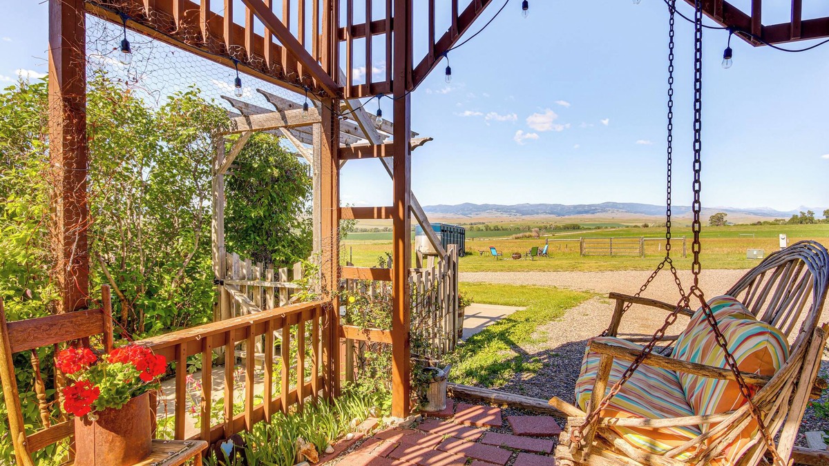 Livingston House | Charming Livingston Vacation Rental w/Views!