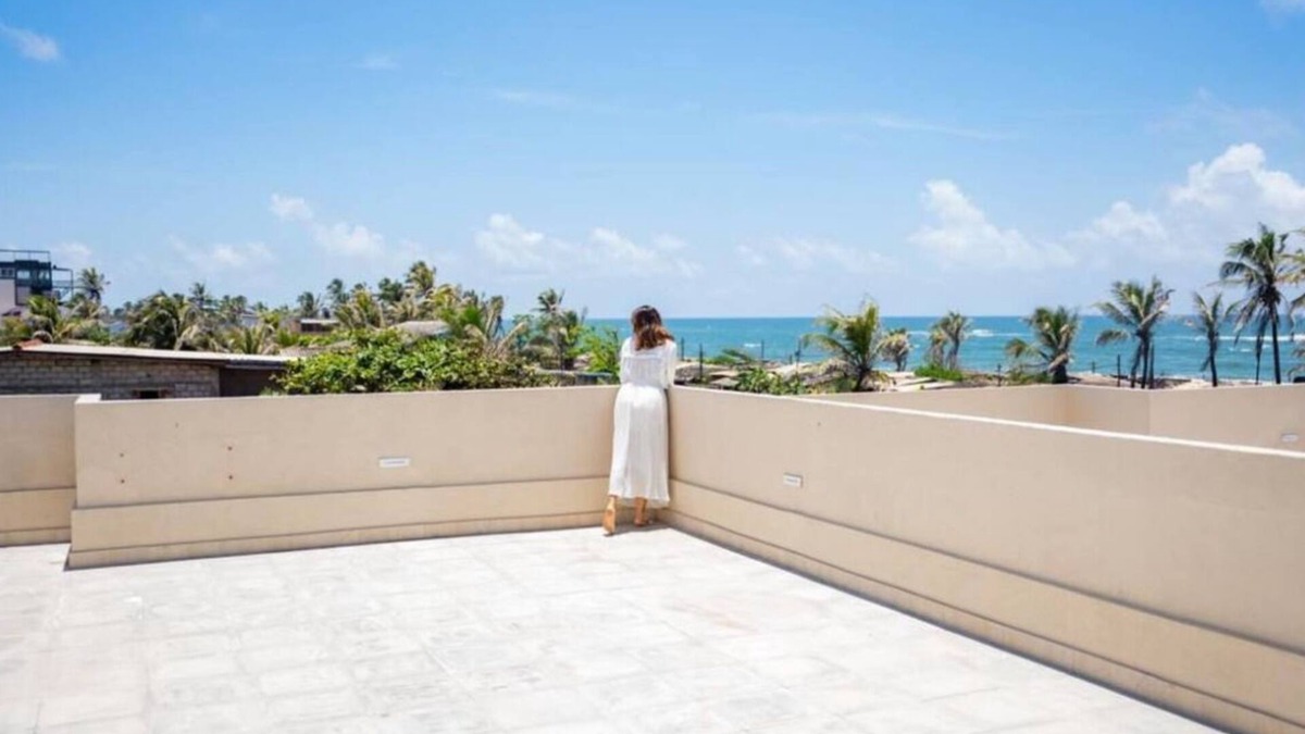 Mount Lavinia Villa | Charming 4-bedroom villa with AC and WiFi with Stunning Rooftop Sea View