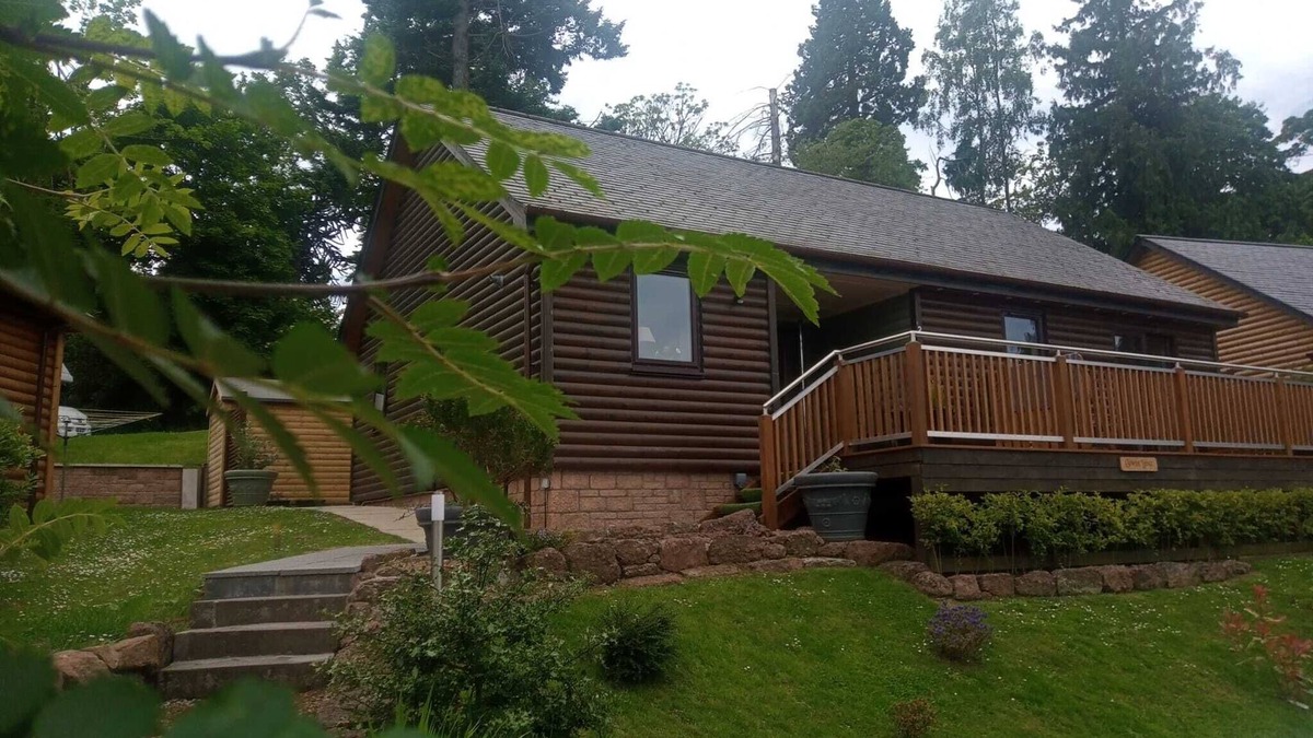 Murthly Cabin | Charming lodge,cosy, comfortable,ideal location