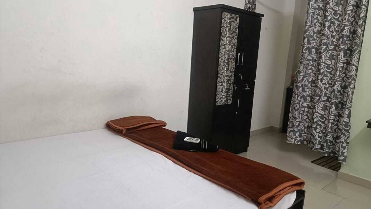Kochi Hotel | Charming lodge in serene Kochi with WiFi, AC