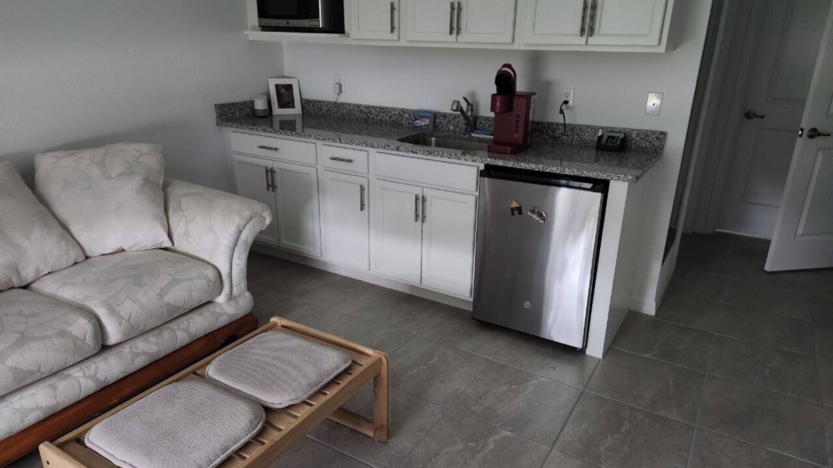 Port Saint Lucie Cabin | Charming lodge in marvelous Port St. Lucie with WiFi, AC