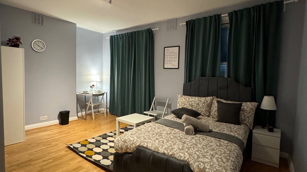 Harrow Road Apartment | Charming London Apartment Near Notting Hill