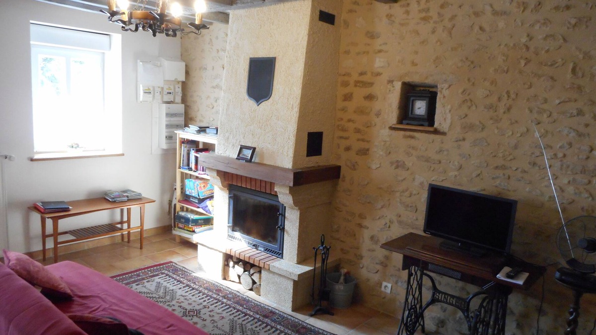 Bures Cottage | Charming longere gite, fully equipped, 2 en suite bedrooms + heated pool WiFi