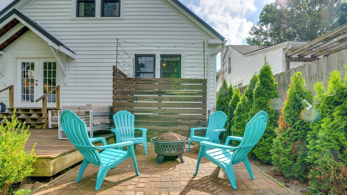Crescent Hill House | Charming Louisville Retreat w/Patio & Fireplace!