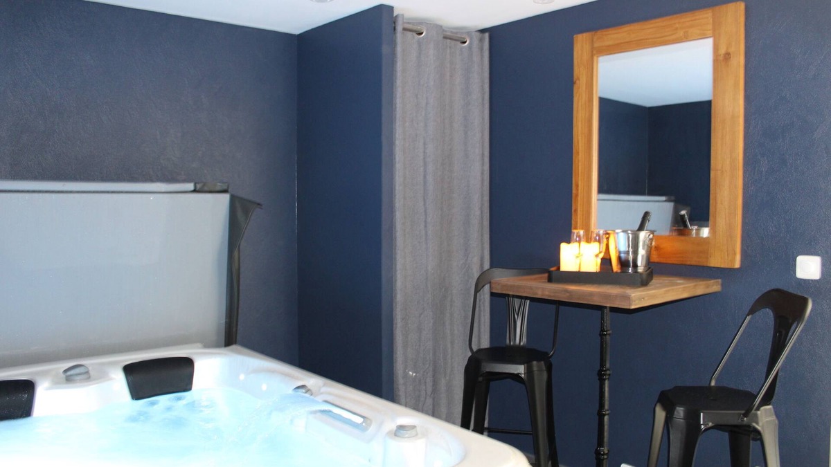Fontenay-le-Comte House | Charming love room Althea