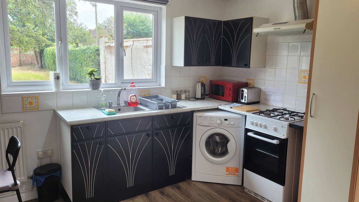 Luton Apartment | Charming Luton Apartment Retreat
