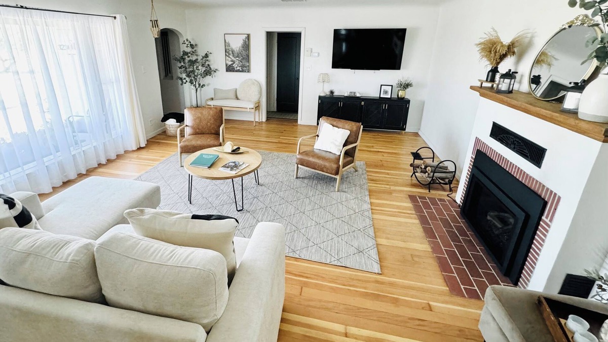 Raisin Other | Charming, luxurious 3-bedroom Fresno County farmhouse w WIFI