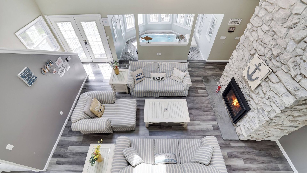 Wallenpaupauk Lake Estates House | Charming & luxurious retreat nestled in the serene Wallenpaupack Lake Estates.