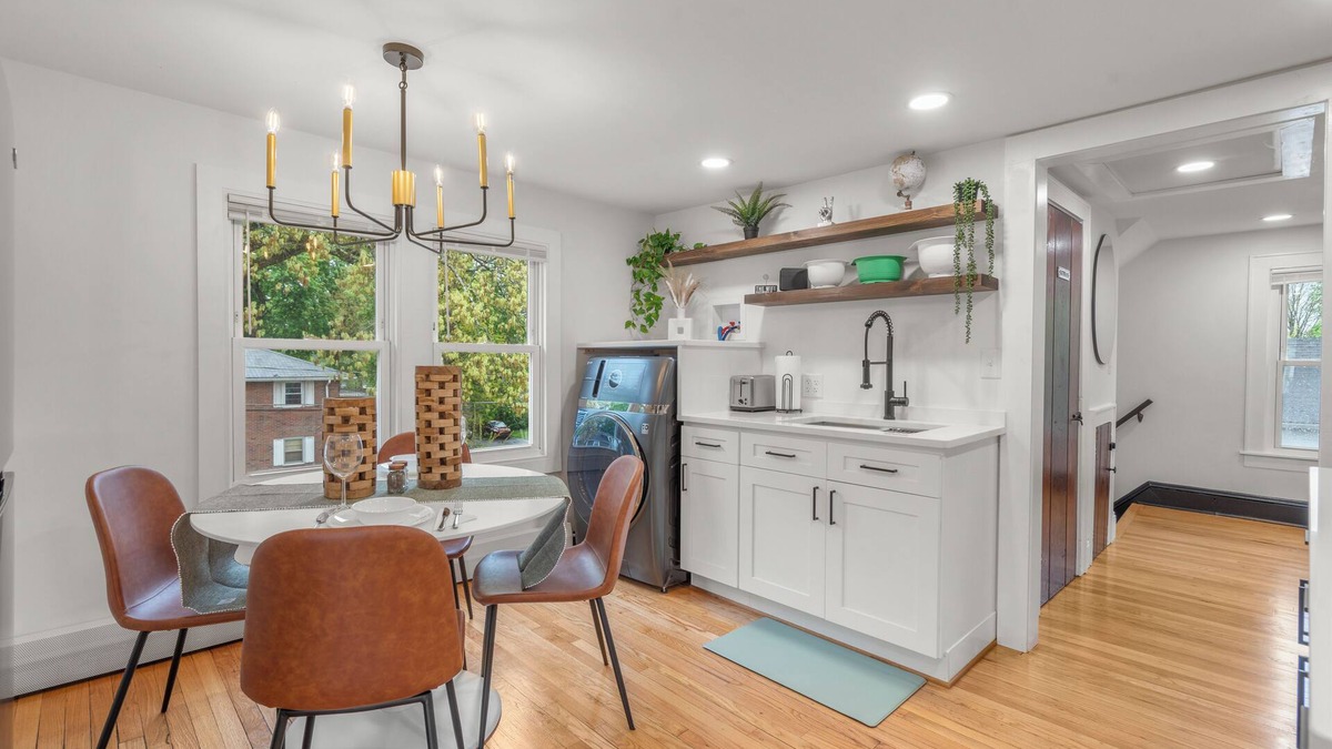 Manchester Apartment | Charming Luxury 1BR Near Downtown. Dog Friendly!