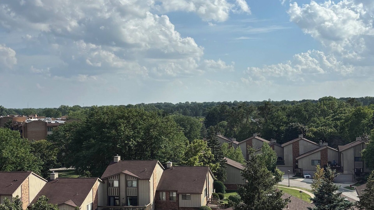 Willowbrook Condo | Charming luxury 2-bedroom condo with AC, fitness room in lovely Willowbrook