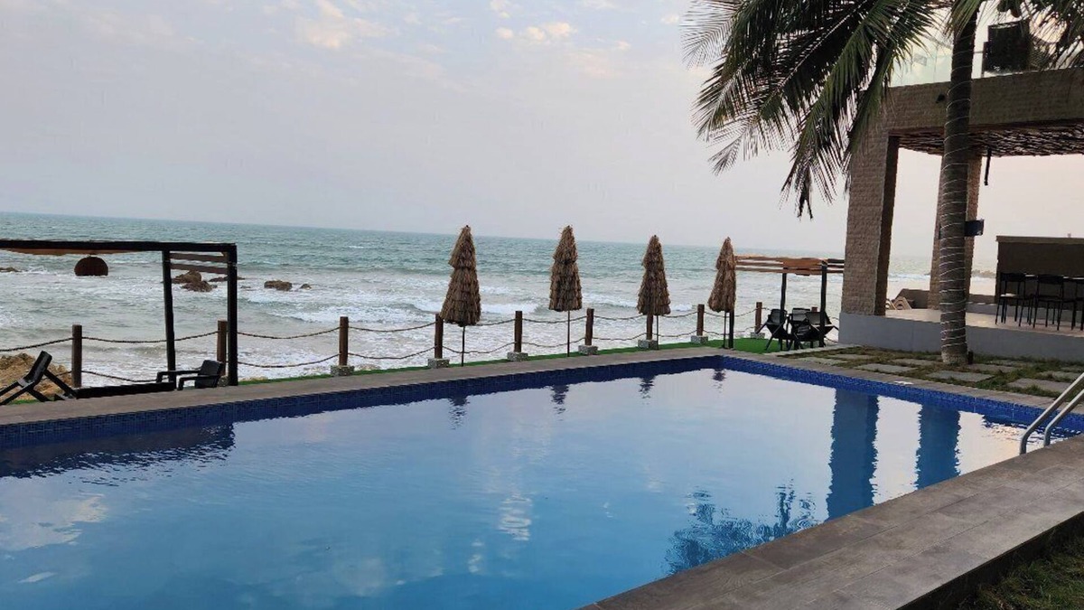 Accra Apartment | Charming luxury 2-bedroom apartment with Sea Views. 60 mins from Accra Airport.