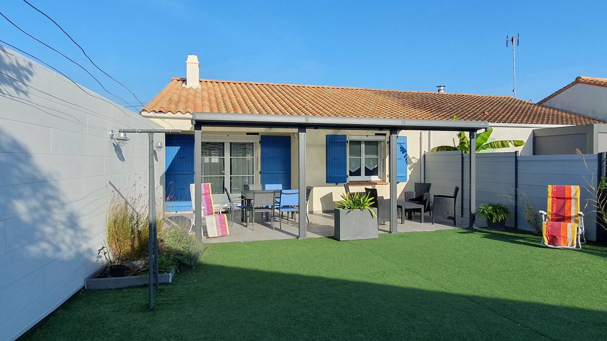 LʼAiguillon-sur-Mer House | Charming Maisonette Near Market with Garden, A/C, WiFi, BBQ - Close to Beach