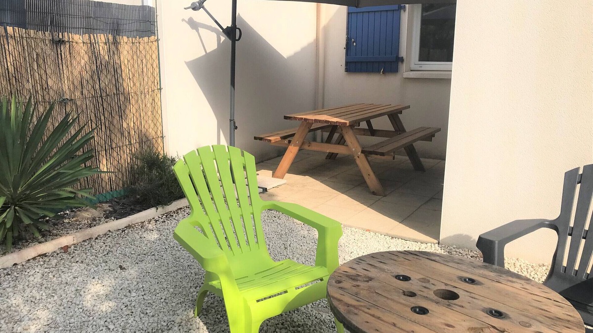 Longeville-sur-Mer House | Charming Maisonette Near Beach with Terrace, Parking, and Modern Amenities - Longeville-sur-Mer
