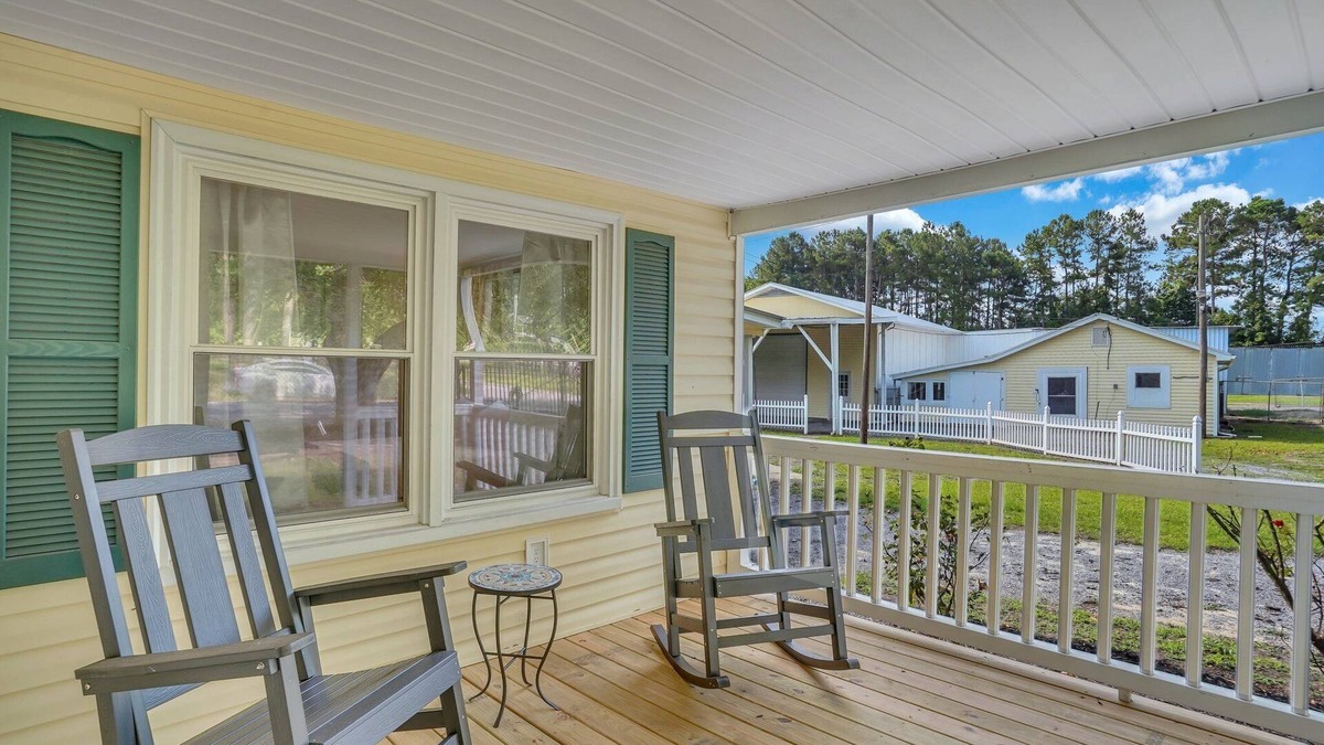 Manning House | Charming Main House and Cottage with Fuse Ball