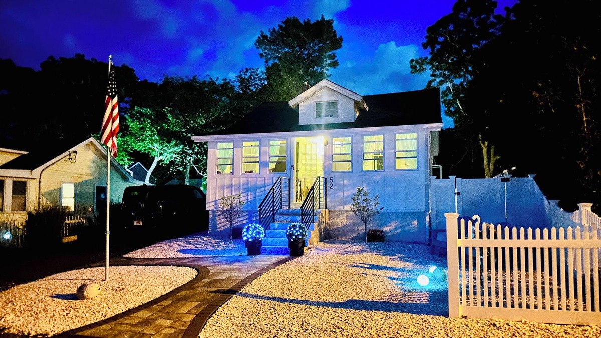 Cedar Bushes House | Charming Manomet Beach House with fenced yard & Private Dog Friendly Beach 🐾