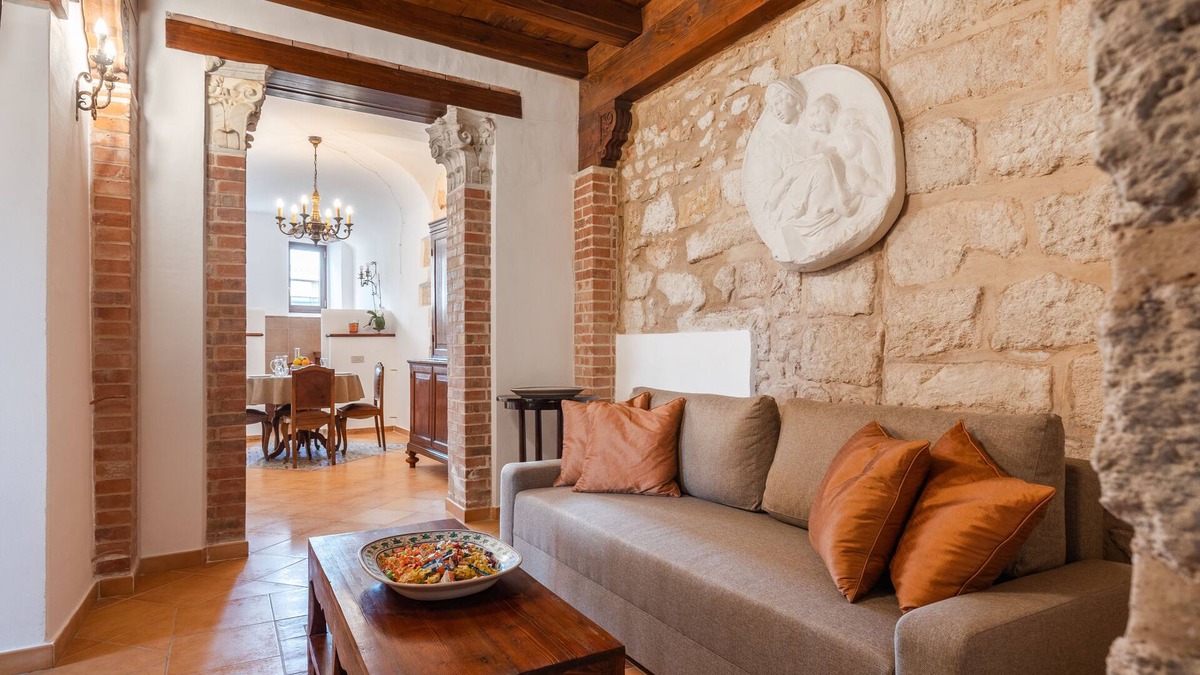 Monte di Pieta Apartment | Charming mansion in historic palace in Palermo