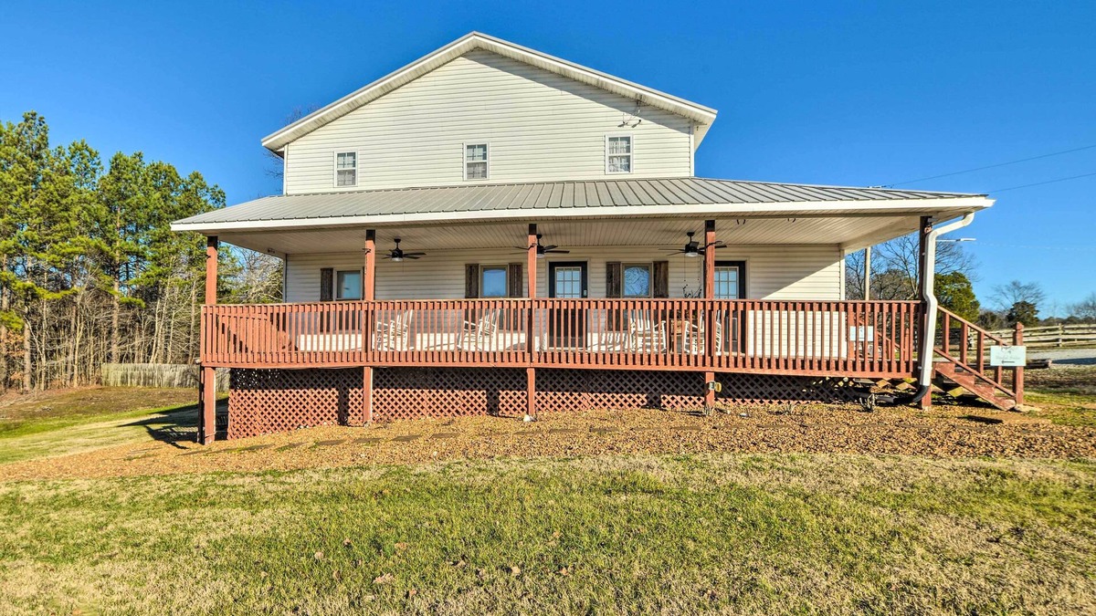 Como House | Charming McKenzie Farmhouse w/ Fire Pit!