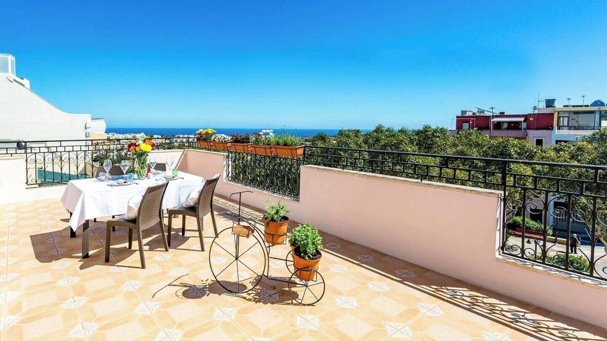 Mellieha House | Charming Mellieħa retreat 🌅 with panoramic views, spacious terrace & BBQ. Perfect for families or groups with 3 double beds + sofa bed — your sunny Maltese escape awaits 🇲🇹🌴.