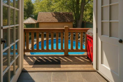 Saanich East House | Charming "Melrose Place" w Pool, Private Deck & Grill