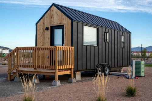 Pear Park House | Charming Micro Home Escape: Unforgettable Glamping Experience in Colorado