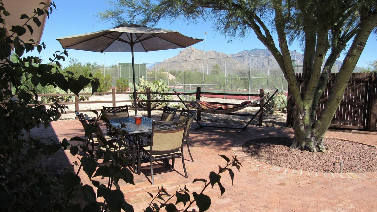 Casas Adobes House | Charming Mid-Century Casita on Large Estate W/Private Tennis Pickleball & Pool