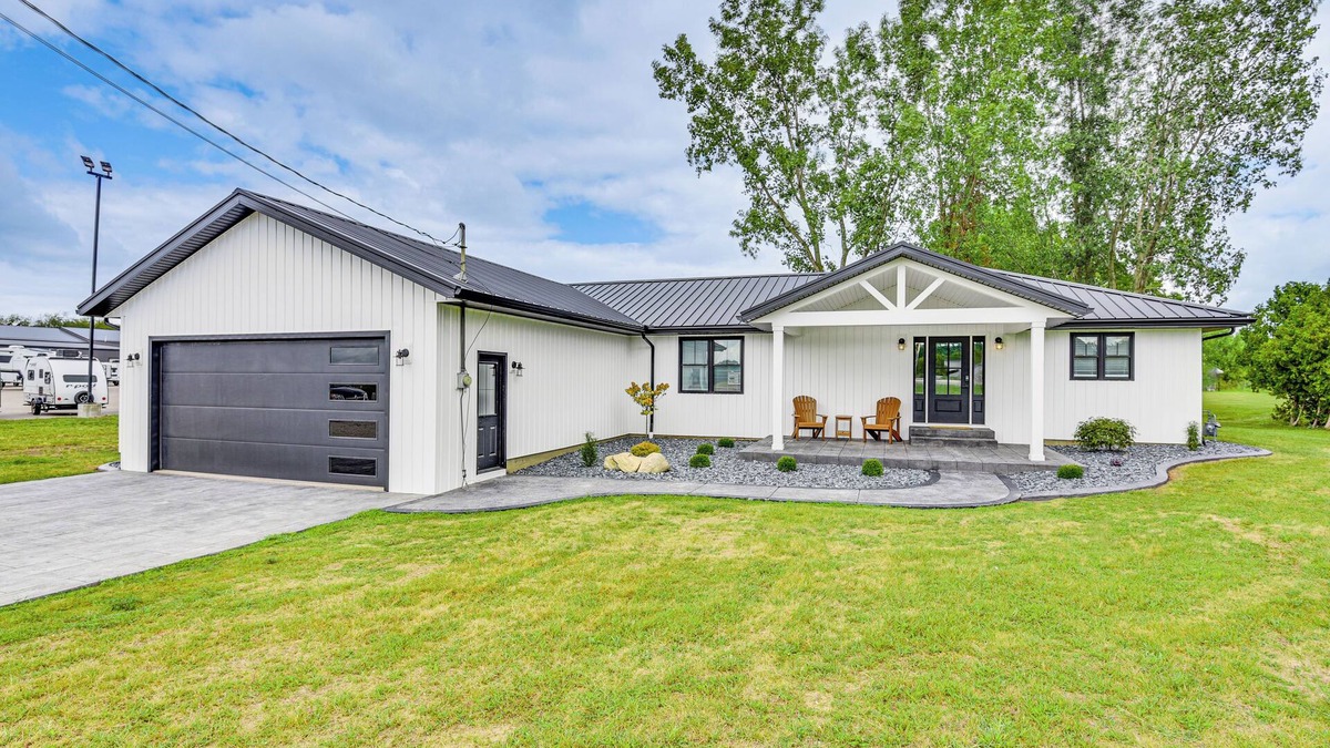 Middlebury House | Charming Middlebury Retreat w/Patio & Fire Pit