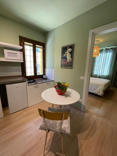 Rubiera Apartment | Charming mini apartment-CasaNina