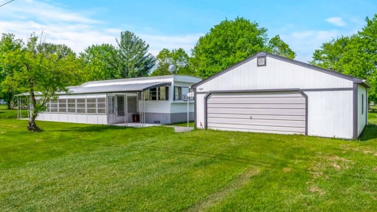 Pymatuning Central House | Charming mobile home with WiFi, AC sleeps 6 .n7 mins from Pymatunning lake