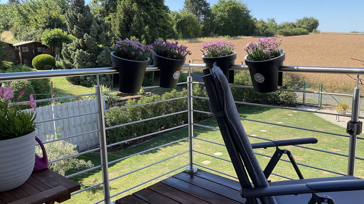 Klein-Umstadt Apartment | Charming modern, bright vacation apartment/100 sqm in Groß Umstadt on the edge of a field