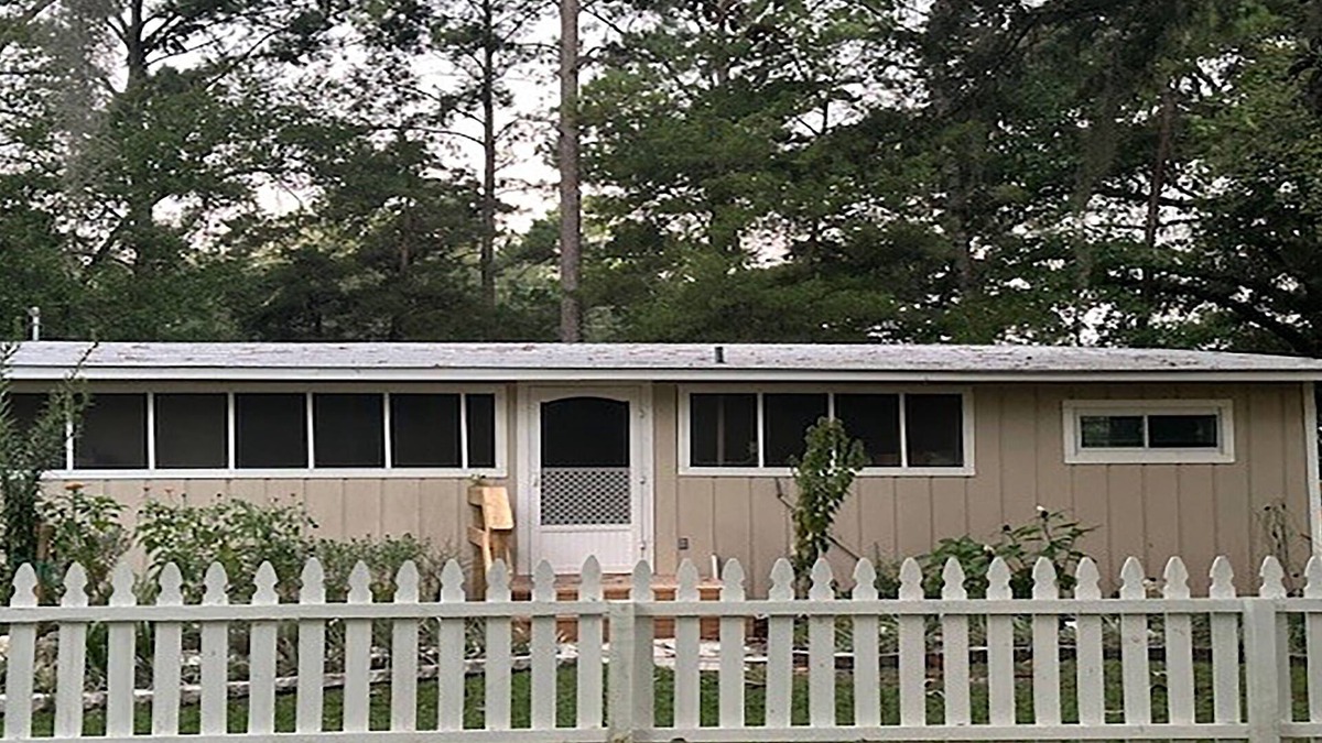Crawfordville Cottage | Charming modern cottage, in Crawfordville with extra parking for your boat.