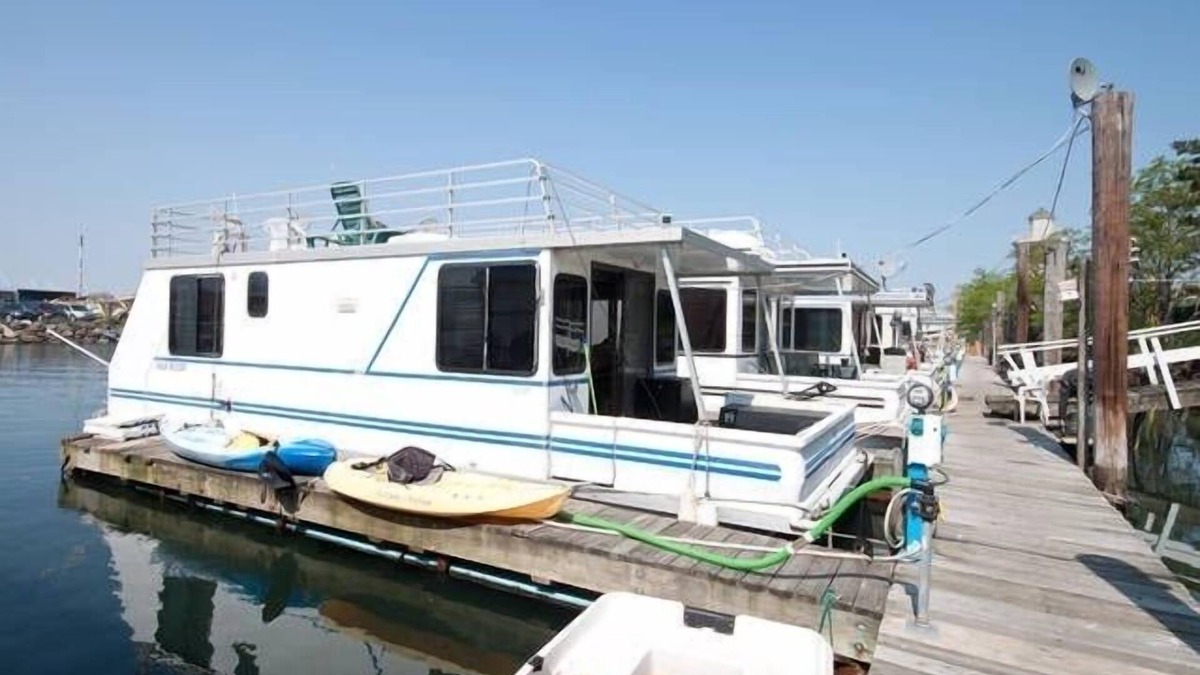 Sheepshead Bay Boat Rental | Charming Modern Housebarge