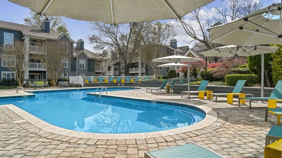 Beverly Woods Apartment | Charming & Modern South Park Gem: Pool ~ Gym ~ Pkg