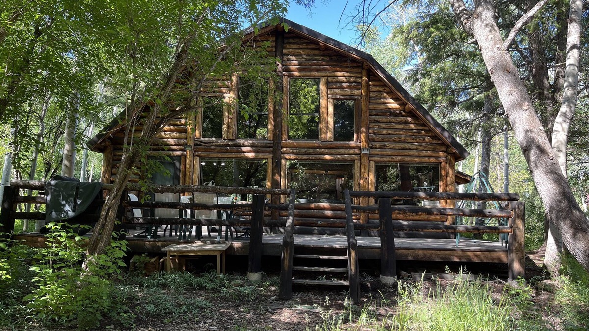 Timber Lakes Cabin | Charming Mountain Cabin by Stream with Large Deck, 35 minutes from Park City.