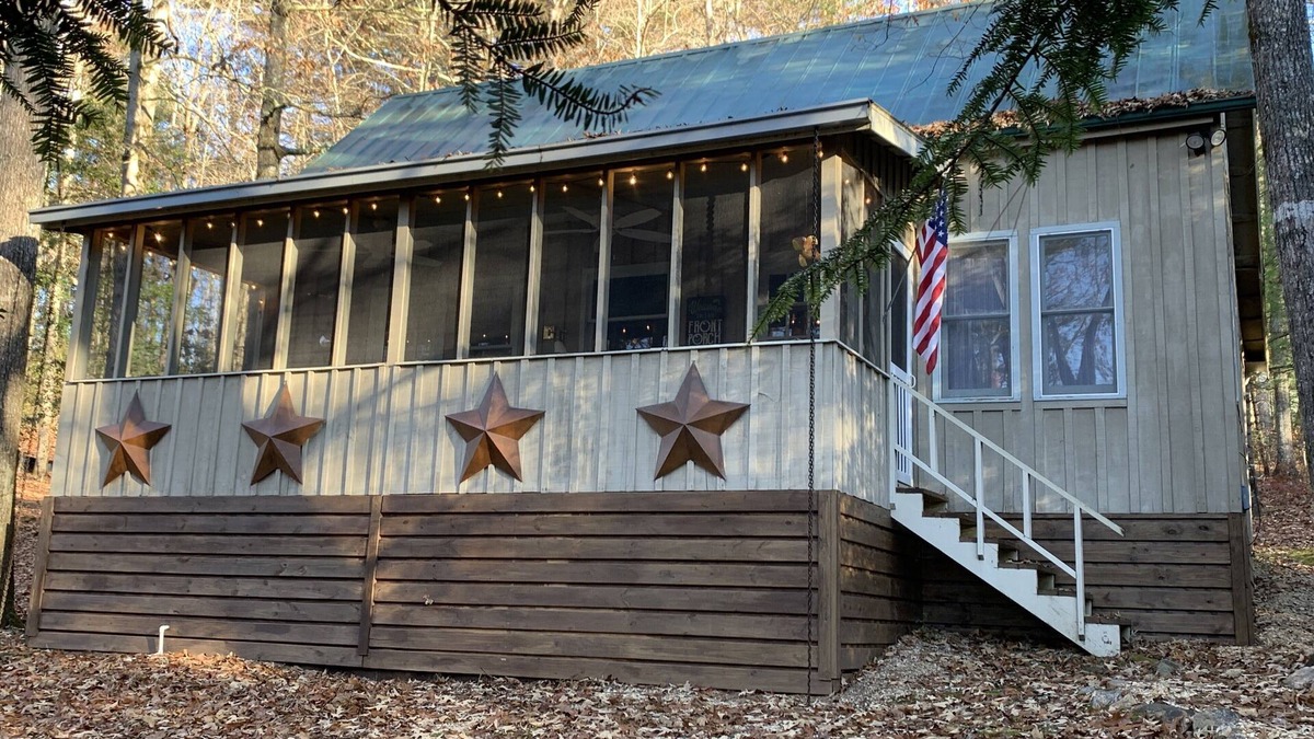 Wiley Cabin | Charming Mountain Cabin close to Lake Burton!