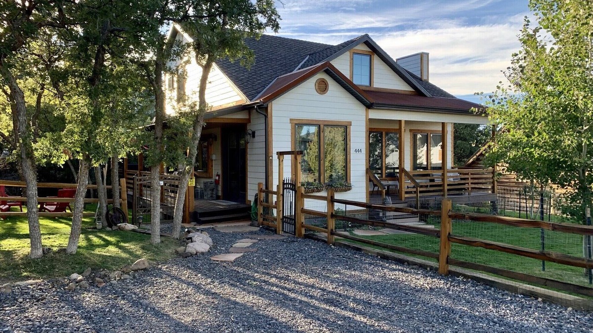 Pine Valley Cottage | Charming Mountain Cottage.